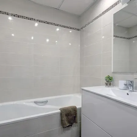 Apartment South Facing Near Sandy And Golf Courses *
