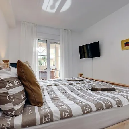 Apartment South Facing Near Sandy And Golf Courses *
